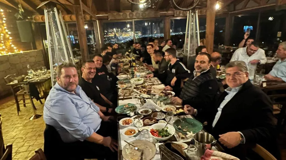 Έξοδος... για Απόλλωνα
