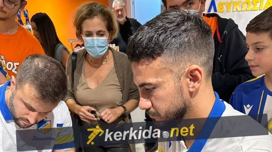 (Φώτος) Στο Orange Shop με τους παίκτες του ΑΠΟΕΛ 