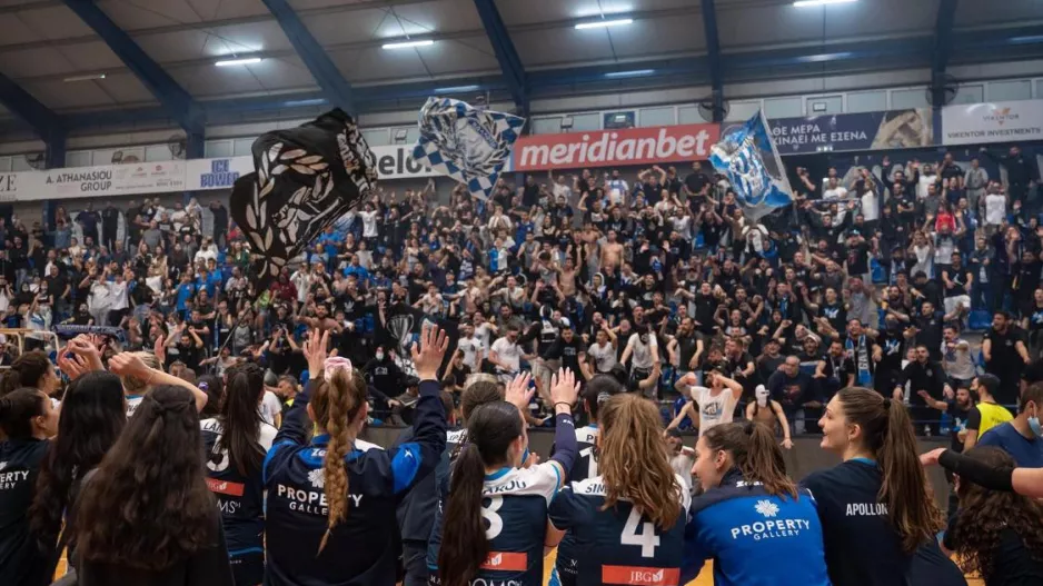 Θύρα 1: "Στα τσιμέντα, στα κλειστά... κι η Ευρώπη να παραμιλά"