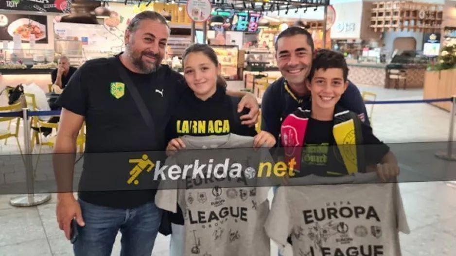 Ξαδερφάκια... συλλέκτες εμπειριών και υπογραφών! (φώτος)