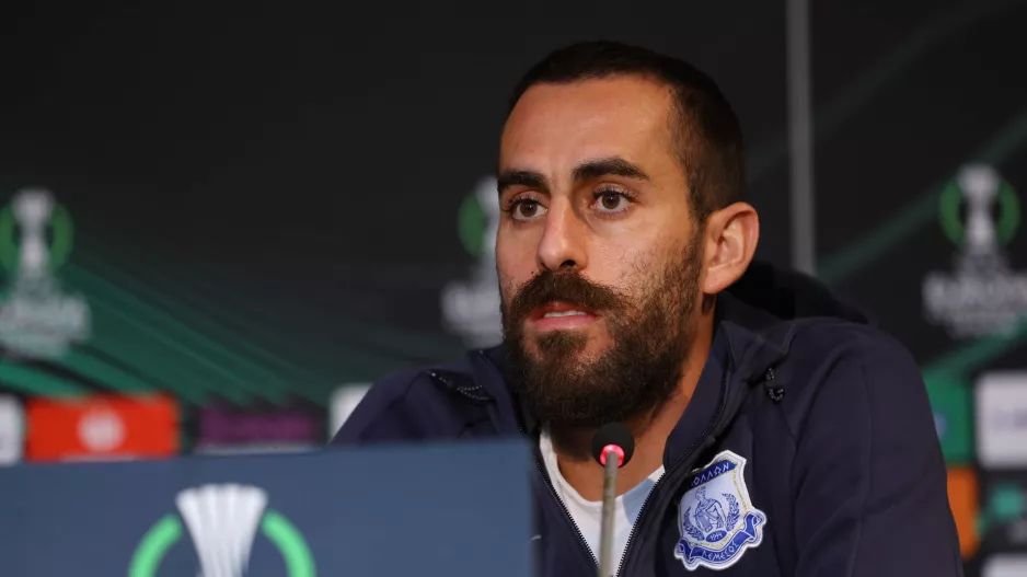 Χάμπος: " Kάτι δεν πάει καλά όταν βλέπουμε τον πρόεδρο στα αποδυτήρια"