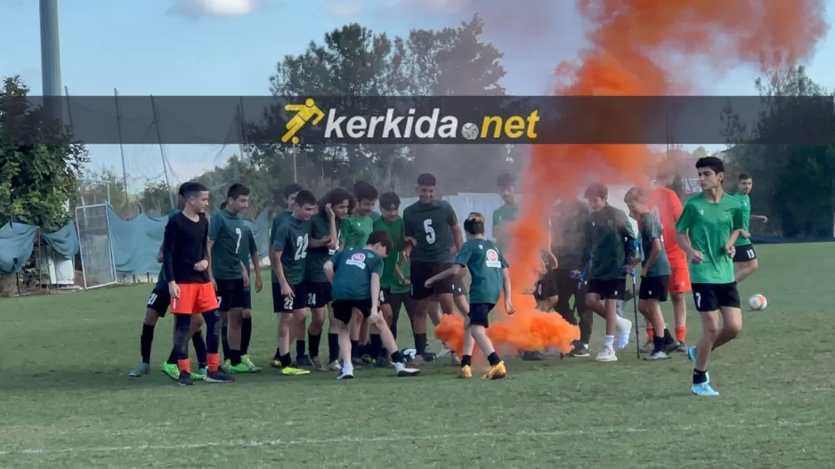 Εξάρα... ο Ολυμπιακός (Κ14) και καπνογόνο!