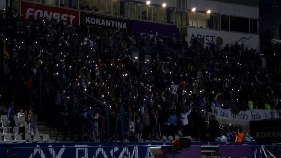 Άναψαν τα... φλας!