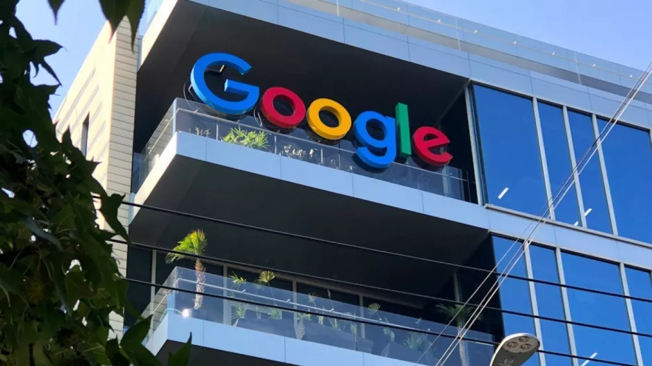 H Google ετοιμάζει απολύσεις 10.000 υπαλλήλων με «χαμηλές επιδόσεις»