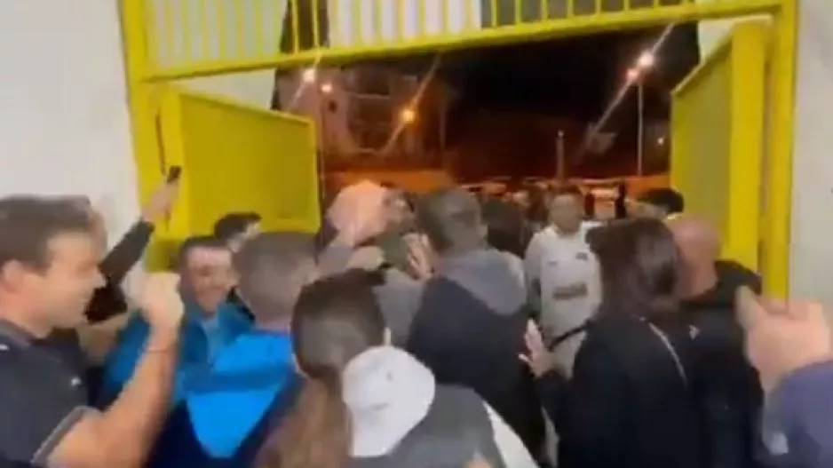 "Πνίγηκε" στις αγκαλιές των οπαδών της Πάφου ο Μπεργκ (βίντεο Kerkida)