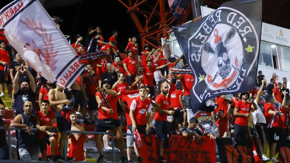 Οι Red Rebels βοήθησαν μονογονεϊκή οικογένεια με τρόφιμα