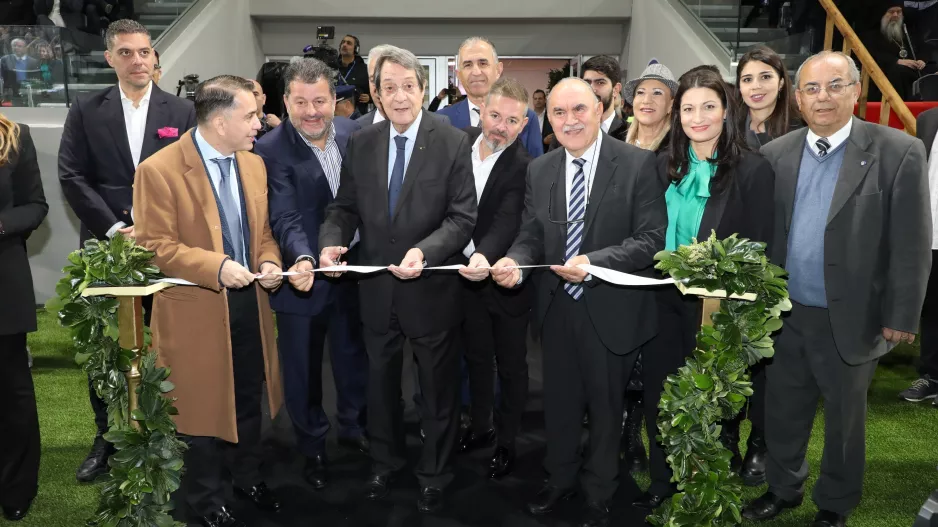 ΒΙΝΤΕΟ/Το κόψιμο της κορδέλας και τα πυροτεχνήματα!