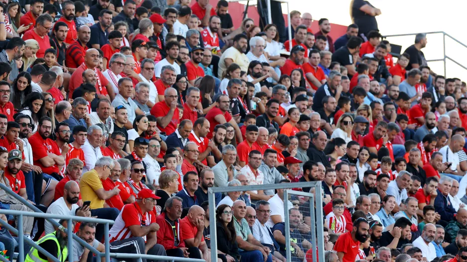 Τα "ερυθρόλευκα" χαρτάκια
