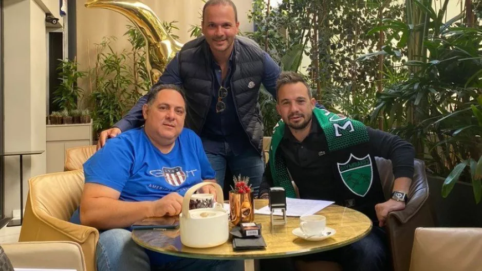 Έβαλε... το μαυροπράσινο κασκόλ! 