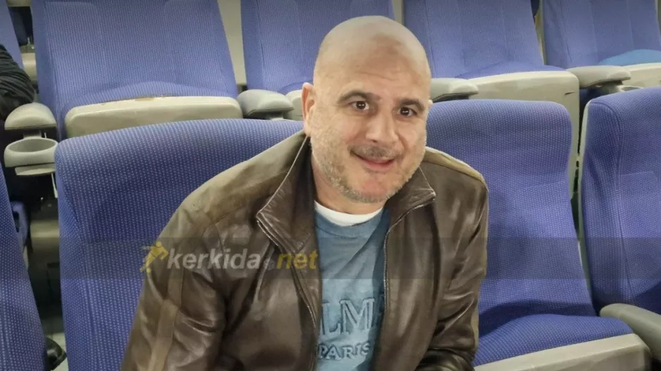 Πόζαρε στο kerkida.net o Tιμούρ 
