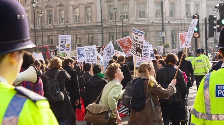 Απεργίες στην Βρετανία λόγω ακρίβειας, βγήκαν στους δρόμους οι Αγγλοι