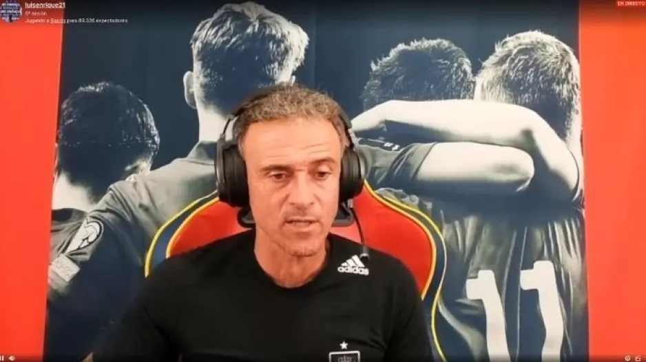 "Δεν με πειράζει οι παίκτες να κάνουν σεξ πριν τα παιχνίδια, αλλά ένα όργιο δεν είναι ότι καλύτερο"