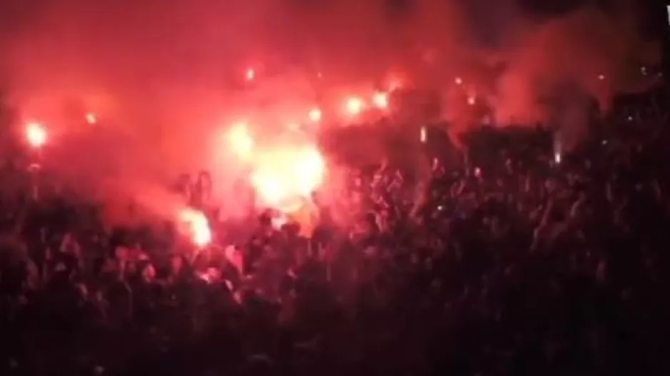 (3:00 ξημερώματα) Πανζουρλισμός στη Μελβούρνη (βίντεο)
