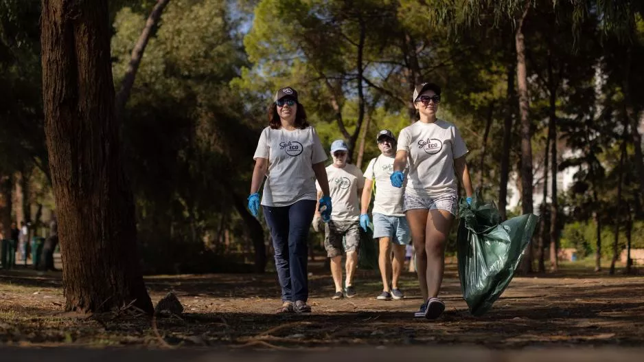 Η παραλία Δασούδι στη Λεμεσό έγινε καθαρότερη μέσω μίας συντονισμένης εκστρατείας καθαριότητας
