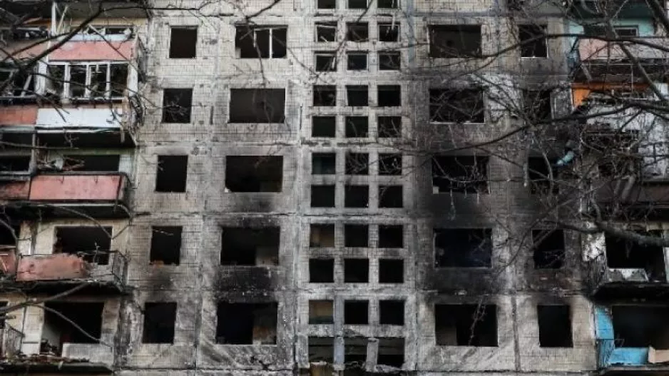 Συγκλονιστική φωτογραφία: Εγχείρηση καρδιάς στην Ουκρανία μέσα στο σκοτάδι