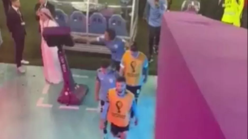Βίντεο: Ο Καβάνι ξέσπασε στην οθόνη του VAR!