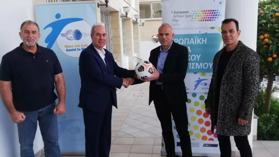 ΚΟΠ: Δώρισε 20 μπάλες σε σχολεία