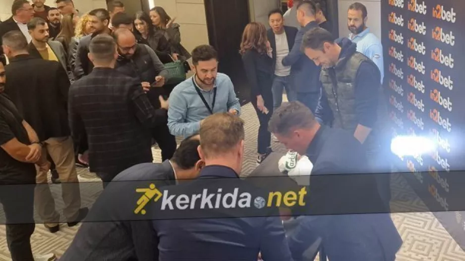 Ουρές για Michael Owen!