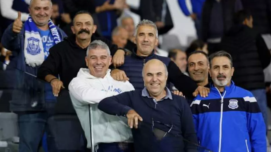 Περιμένουν μεταγραφές... 