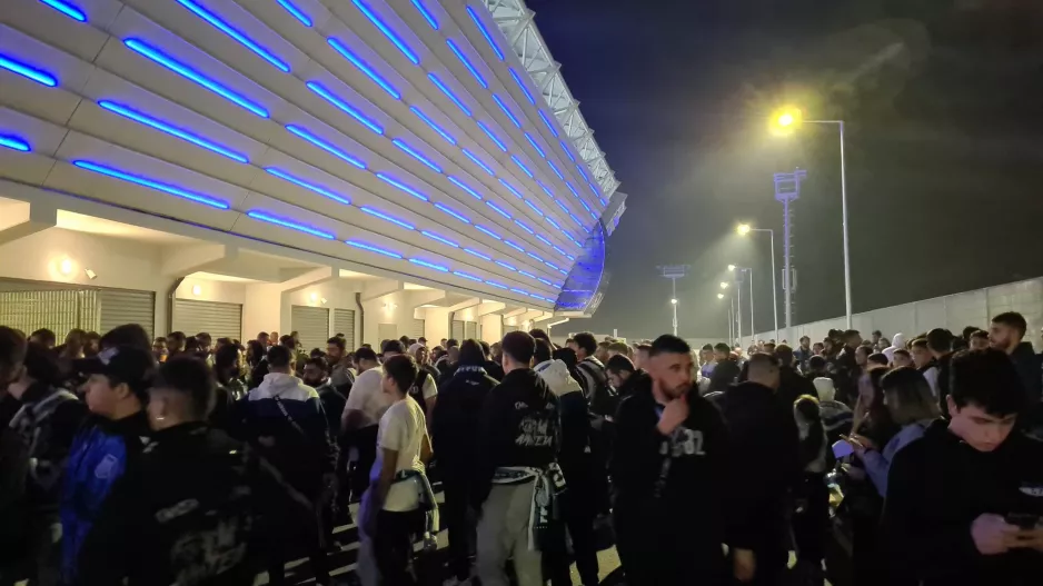 (Ώρα 18:55) Κοσμοσυρροή και πολλή κίνηση (βίντεο/φώτος)