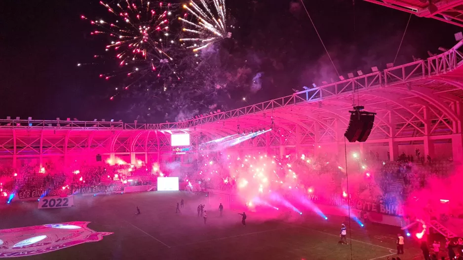 Η Θύρα 1 έκλεισε το event με εντυπωσιακό pyro show σε ολόκληρο το γήπεδο! (βίντεο/φώτος)