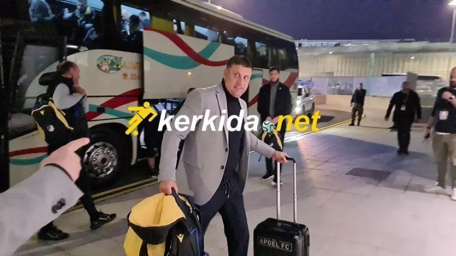 Μιλόγεβιτς με κοστούμι και χαμόγελο