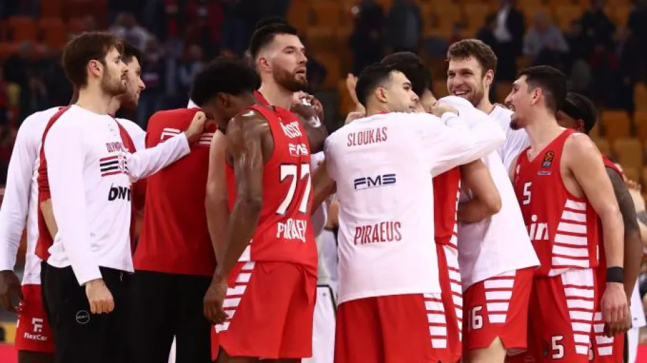Αυτοί σφυρίζουν στην "ερυθρόλευκη μάχη" του ΣΕΦ 