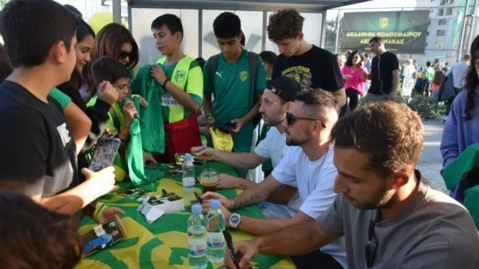 Χριστουγεννιάτικο Fan Day (φώτος)