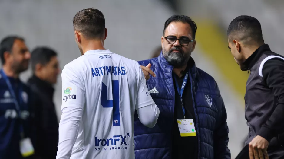 Νοκ αουτ ο Αρτυματάς!