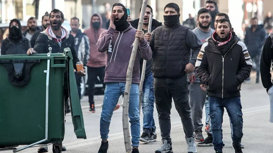 Ρομά επιχείρησαν να εισβάλουν στο Αστυνομικό Τμήμα - Έξι συλλήψεις
