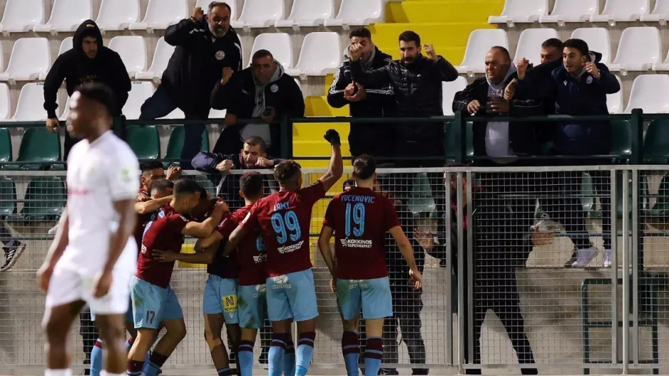Δόξα - ΕΝΠ: Βυσσινί... απόλαυση και επιβλητική τριάρα! (Φώτος)