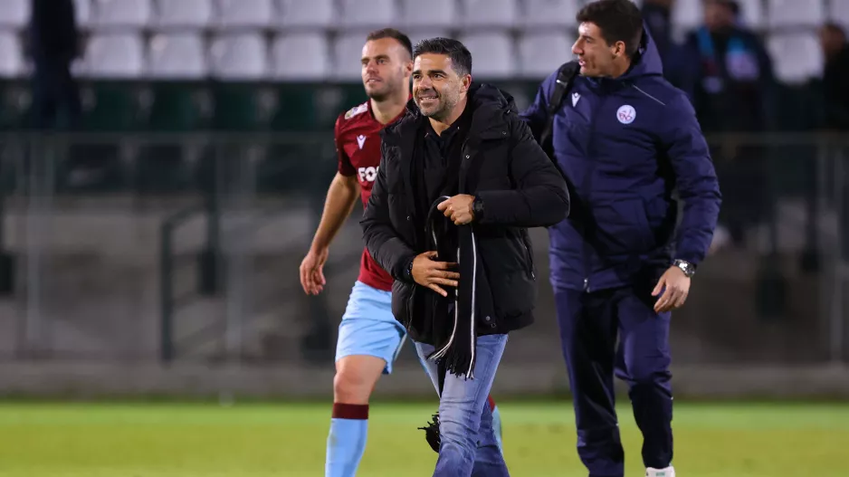 Έτσι... του συμπεριφέρονται! 