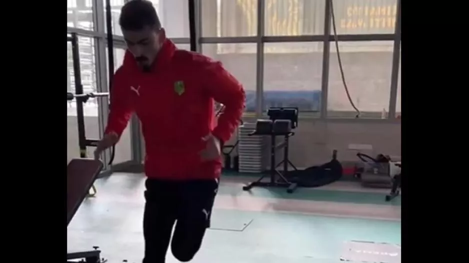 (Βίντεο) Ανεβαίνει ο Παρασκευά - Stronger every day 
