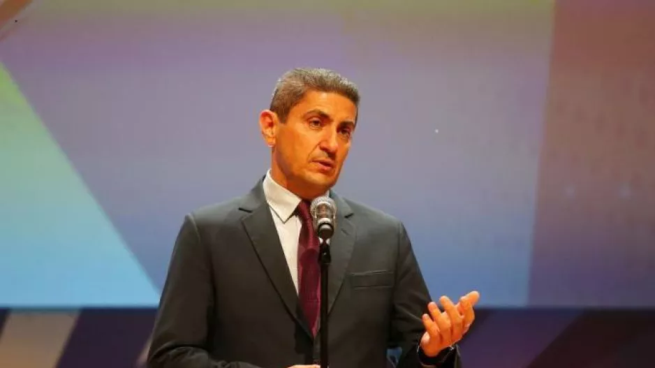 Συνθήματα κατά Αυγενάκη από τους φίλους του Παναθηναϊκού στο ΟΑΚΑ