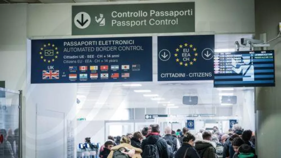 Χώρες επιβάλλουν μέτρα ελέγχου στους ταξιδιώτες από Κίνα