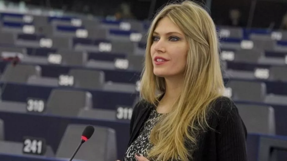 Προς καθαίρεση η Εύα Καϊλή, η Μέτσολα την παύει από τα καθήκοντα της
