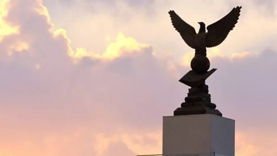 Επισκέψεις στα γραφεία της Ανόρθωσης, πρόσφερε βοήθεια η "Κυρία"