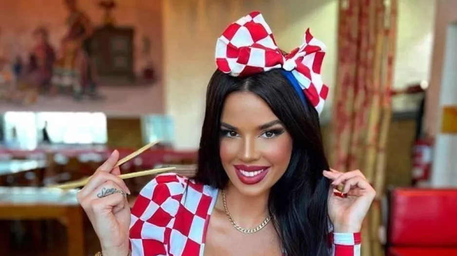 Η Ιβάνα "απειλεί" τους Ιάπωνες τρώγοντας σούσι (φώτος)