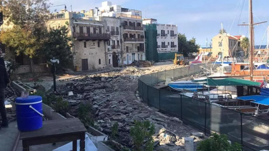 Τα ξήλωσαν όλα στο Λιμάνι της Κερύνειας!!