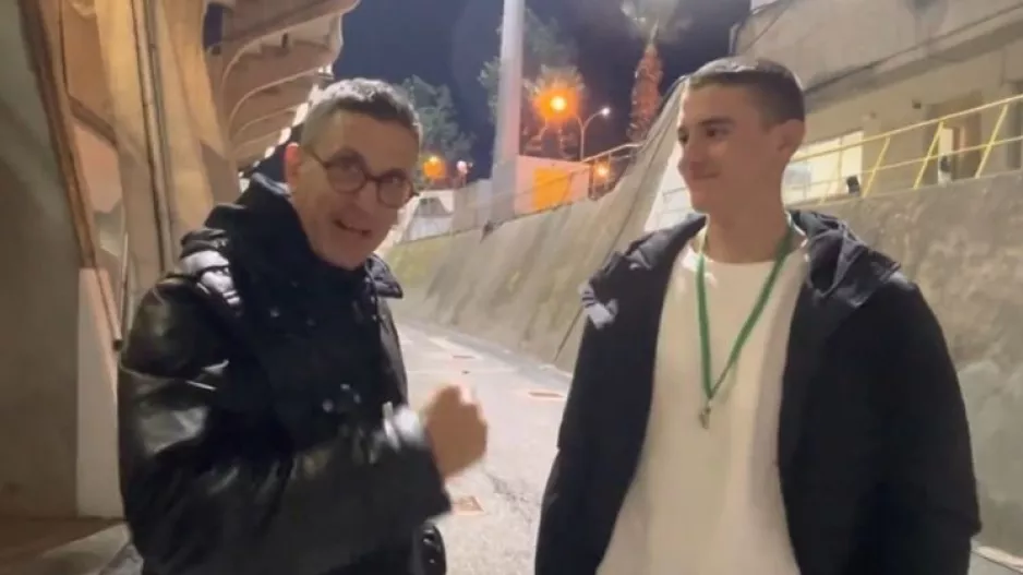 Never surrender ο ένας, fight ο άλλος!