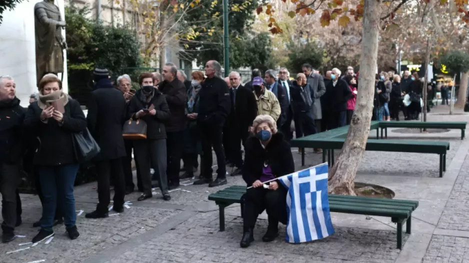 Τέως βασιλιάς Κωνσταντίνος - «Αγγίζει» τα 2 χιλιόμετρα η ουρά