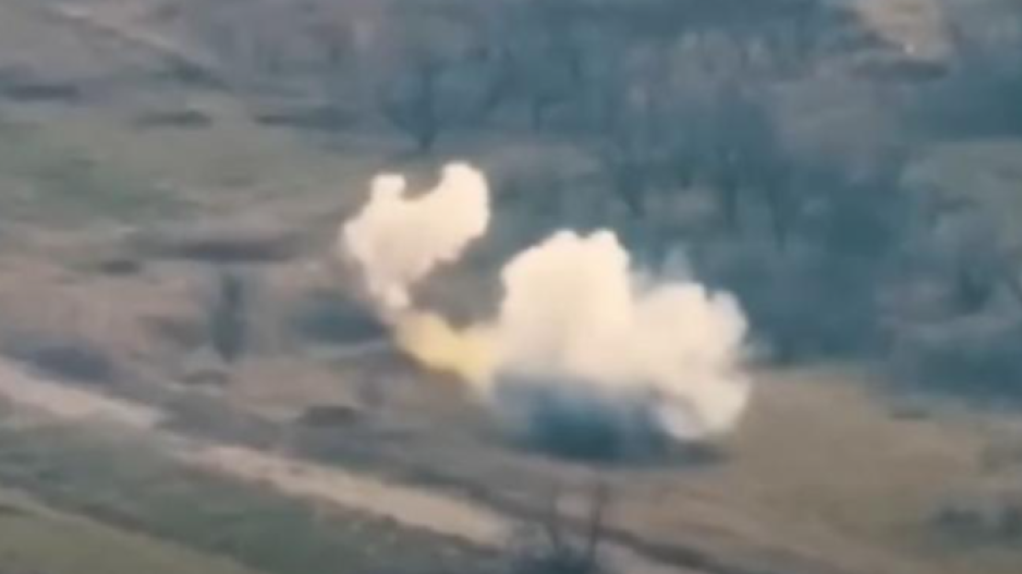 Η στιγμή που ομάδα Ρώσων στρατιωτών συνθλίβεται από πύραυλο (βίντεο)