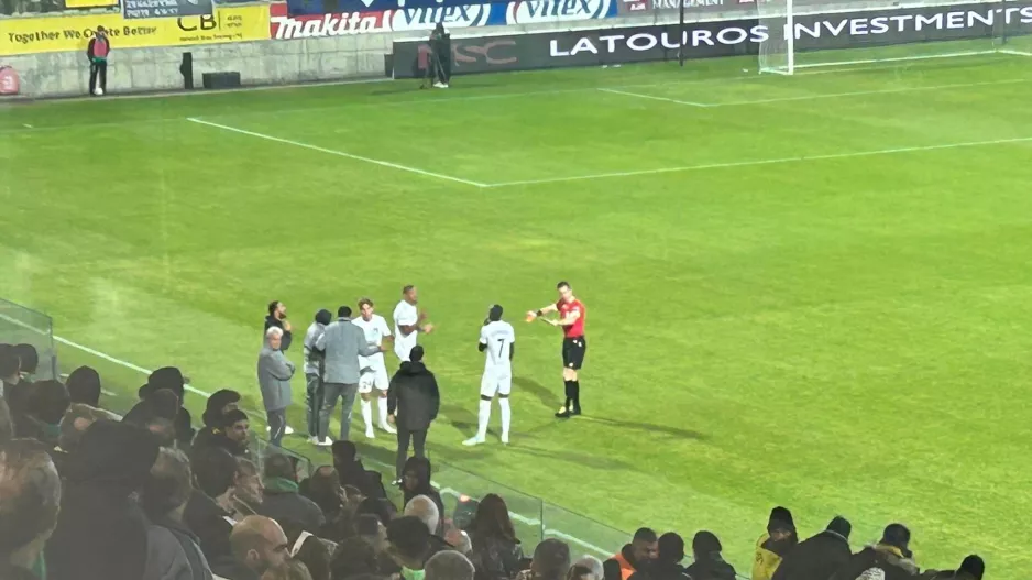 Αποβολή στον πάγκο της Πάφος FC, αποχώρησε προσωρινά ο Μπεργκ στο "άκυρο" γκολ του Ζάιρο