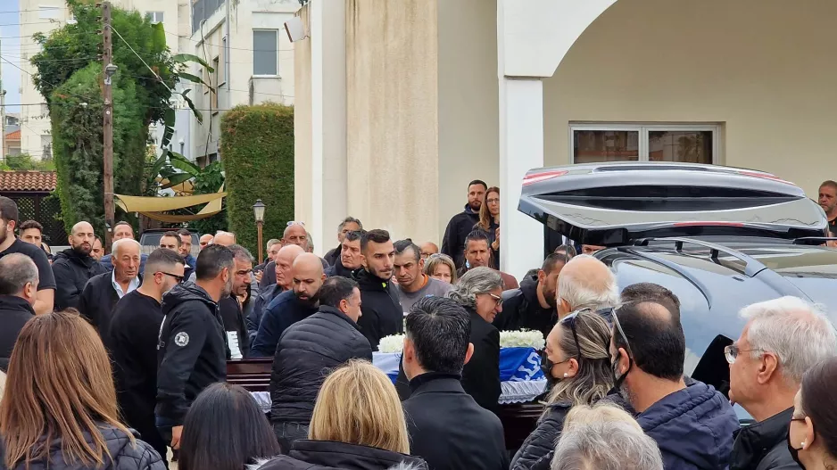 Με τη σημαία του Απόλλωνα το φέρετρο, μετέφεραν τον Χαμπή παλαίμαχοι και νυν παίκτες