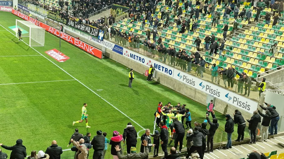 ΑΕΚ - Άρης: Με buzzer-beater Φαράζ στη κορυφή σε ντέρμπι... διαφήμιση! (φώτος)