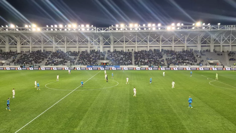 Απόλλων/Βγαίνει... ανακοίνωση (Δύο κερκίδες)