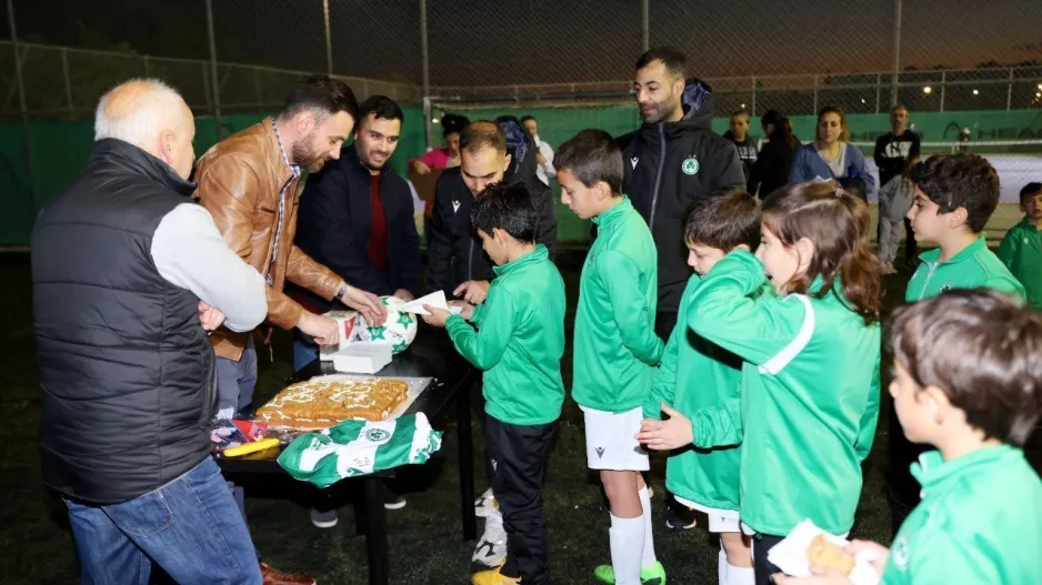 (Φώτος/Ομόνοια) Έκοψαν την πίτα οι μικροί 