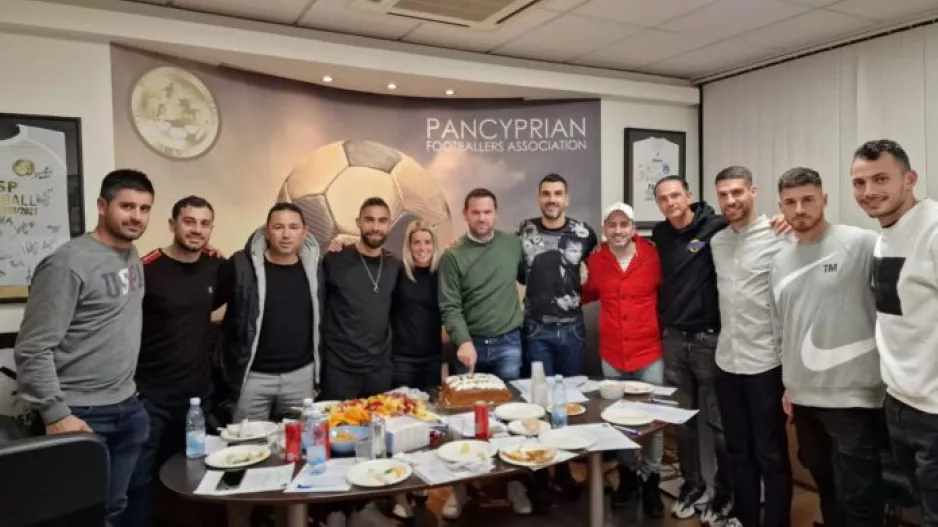 Συνεδρία, βασιλόπιτα και... η "τύχη" στον Εγγλέζου
