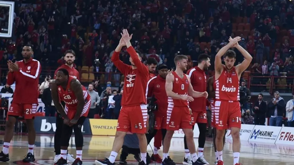 Ολυμπιακός που χειροκροτείται όταν αστοχεί, είναι απόλαυση