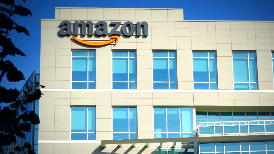 Η Amazon επιβεβαιώνει πως θα προχωρήσει σε 18000 απολύσεις